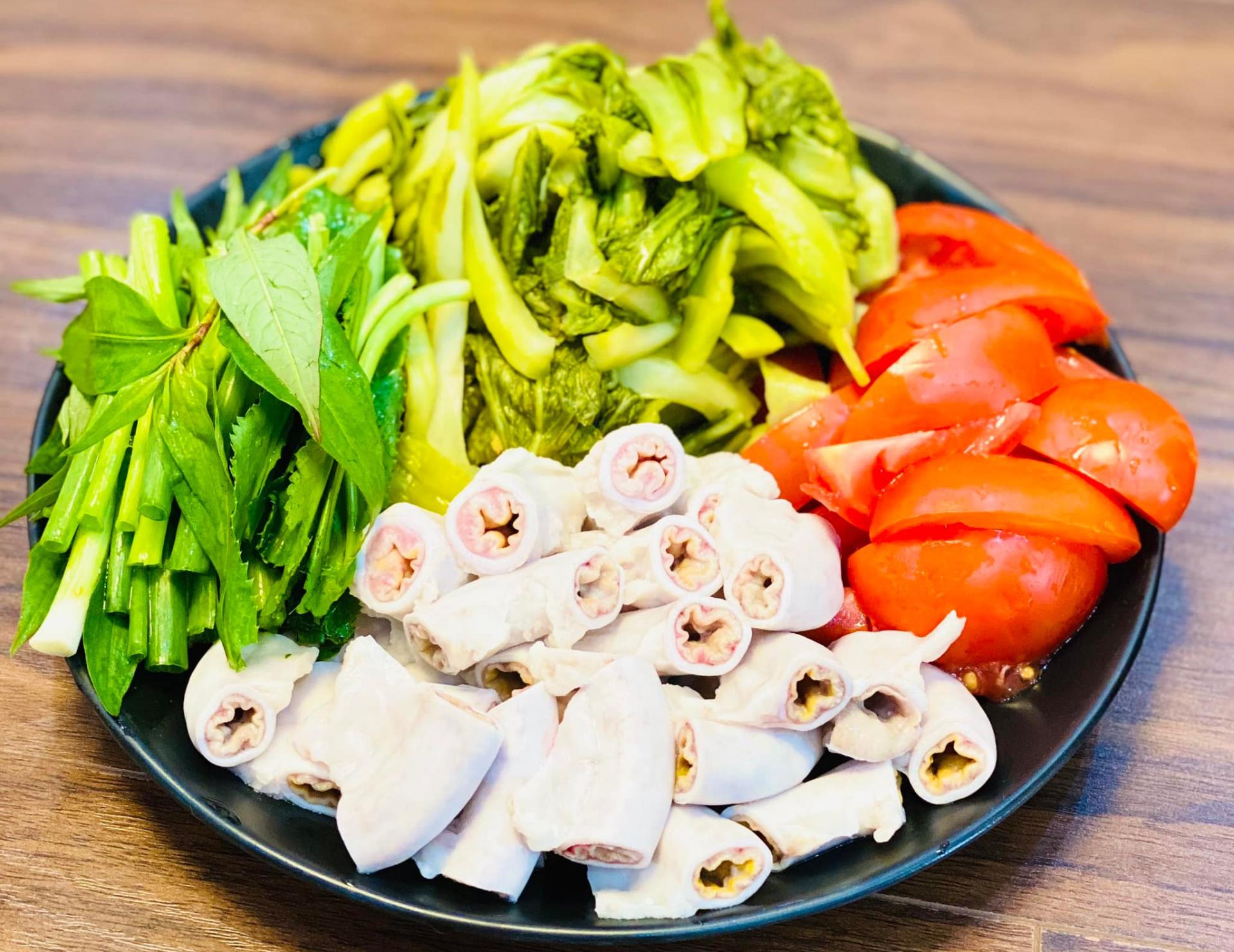 Nguyên liệu lòng non heo xào dưa cải chua